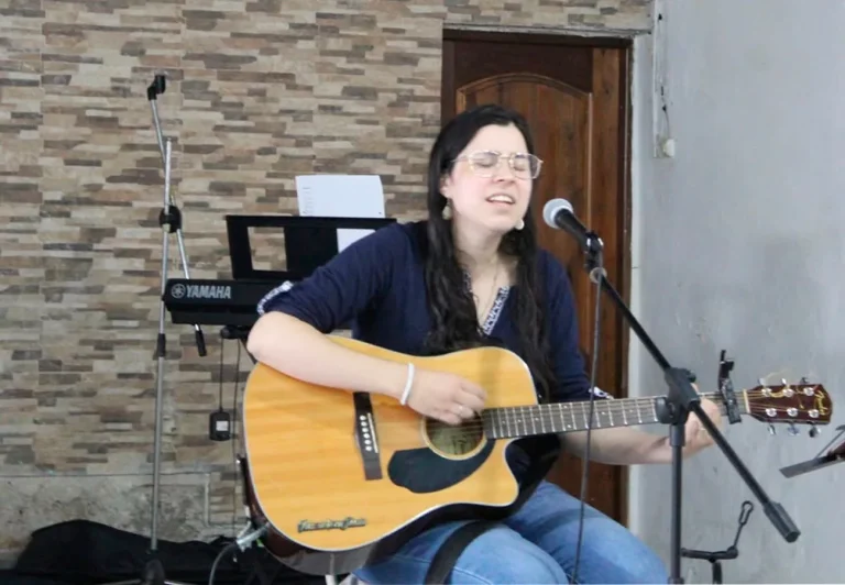 Alabanza con guitarra