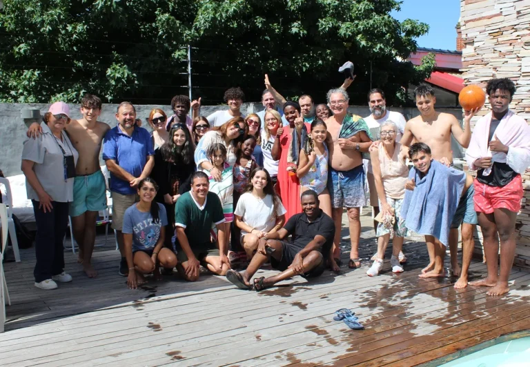 Grupo en la piscina